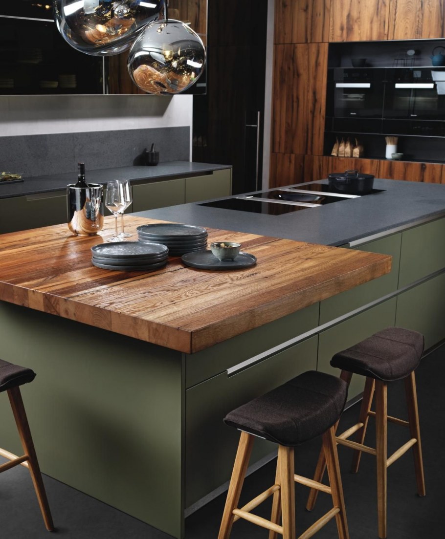 Кухня с деревянной столешницей