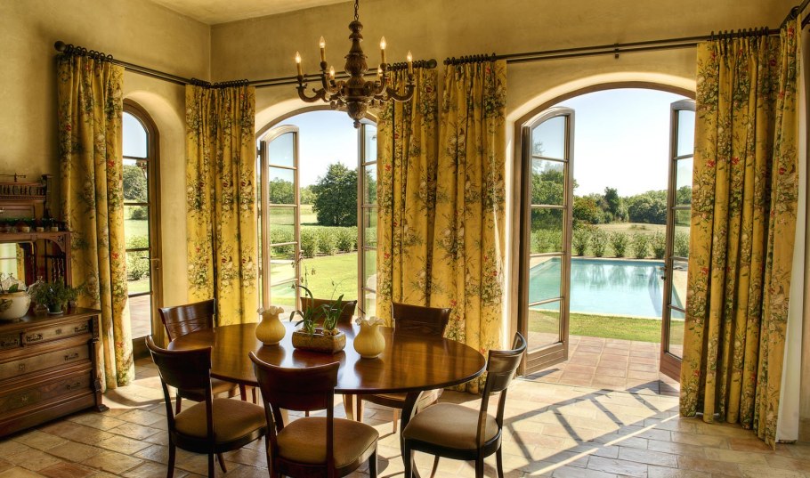 Столовая в средиземноморском стиле