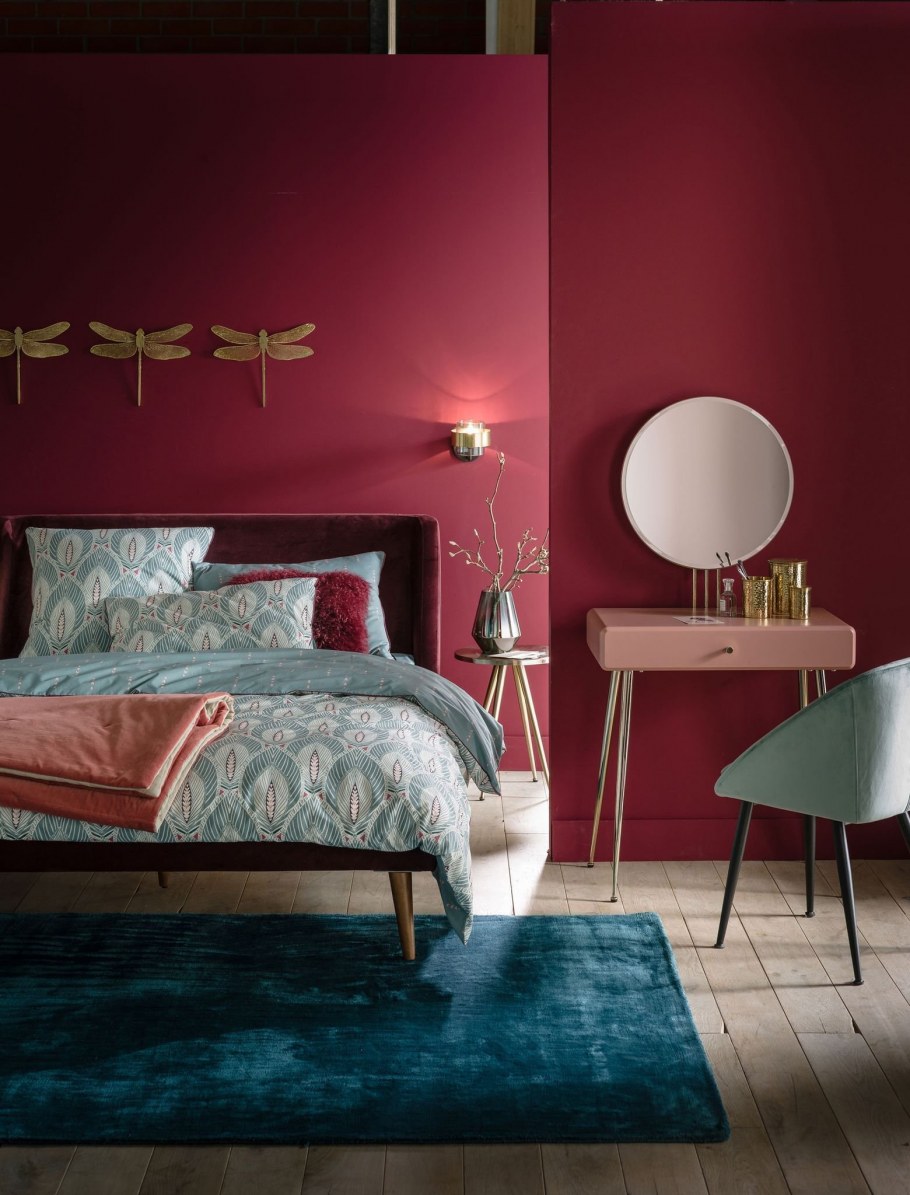 Спальня в красных тонах