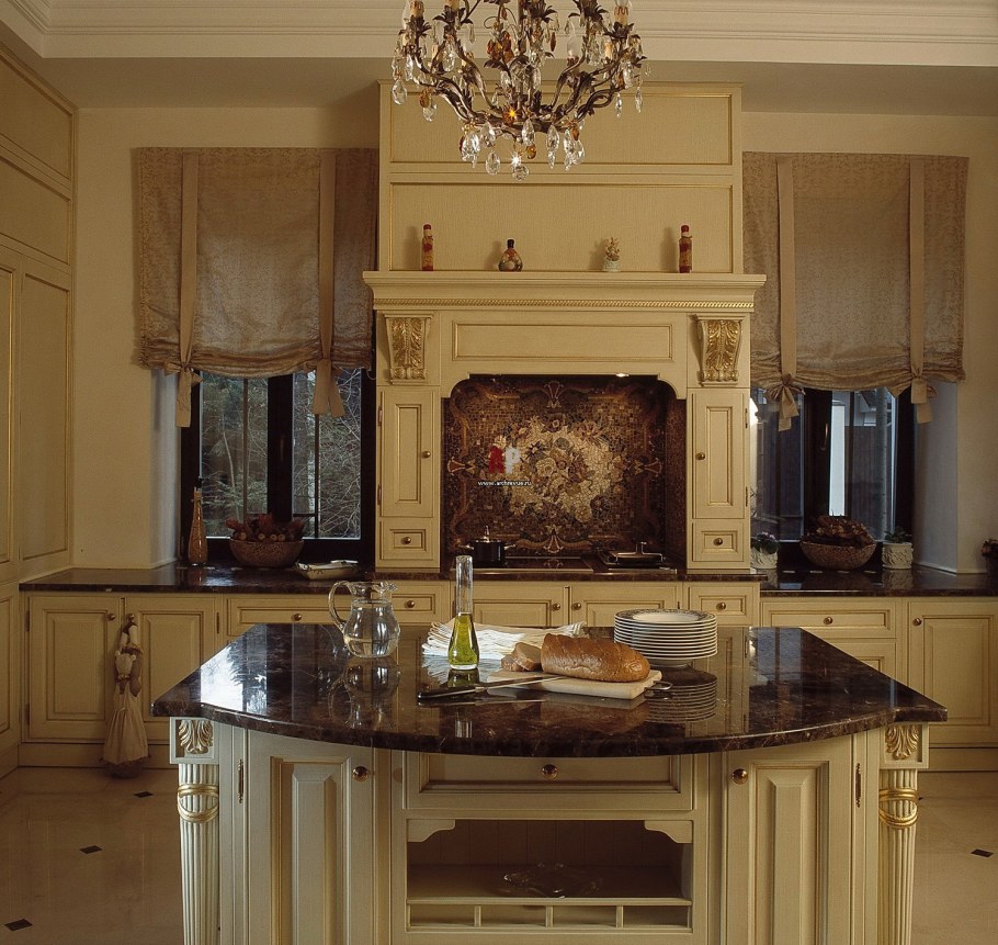 Интерьер кухни в дворцовом стиле