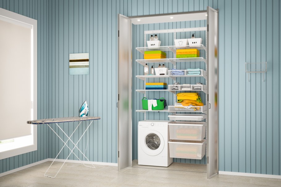 Открытые стеллажи на кухне