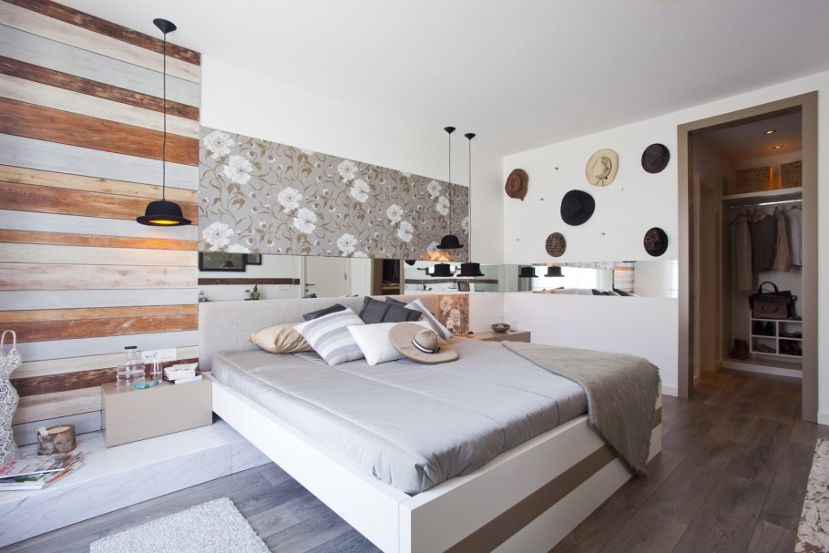 Ламинат на стене в спальне