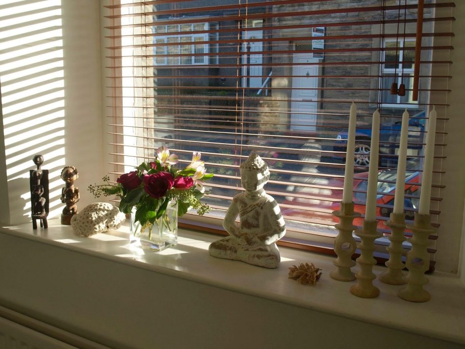 Новогоднее украшение подоконника