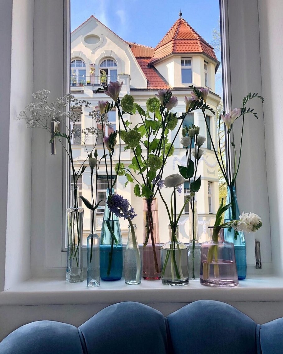 Украсить подоконник