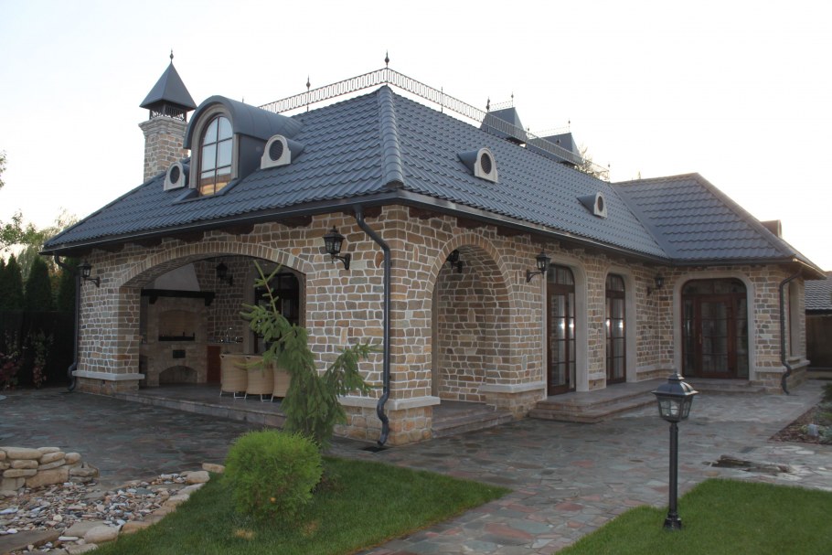 Одноэтажный дом в стиле французского Шато