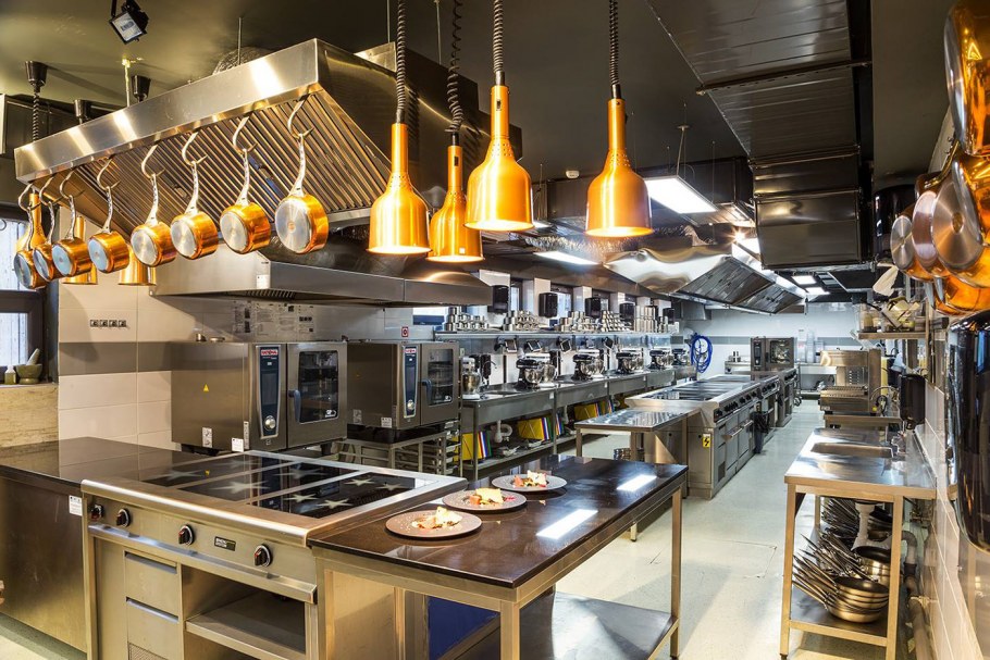 Профессиональная кухня ресторана