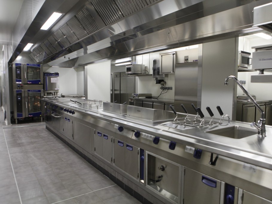 Профессиональная кухня в доме