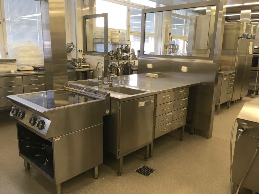 Интерьер профессиональной кухни