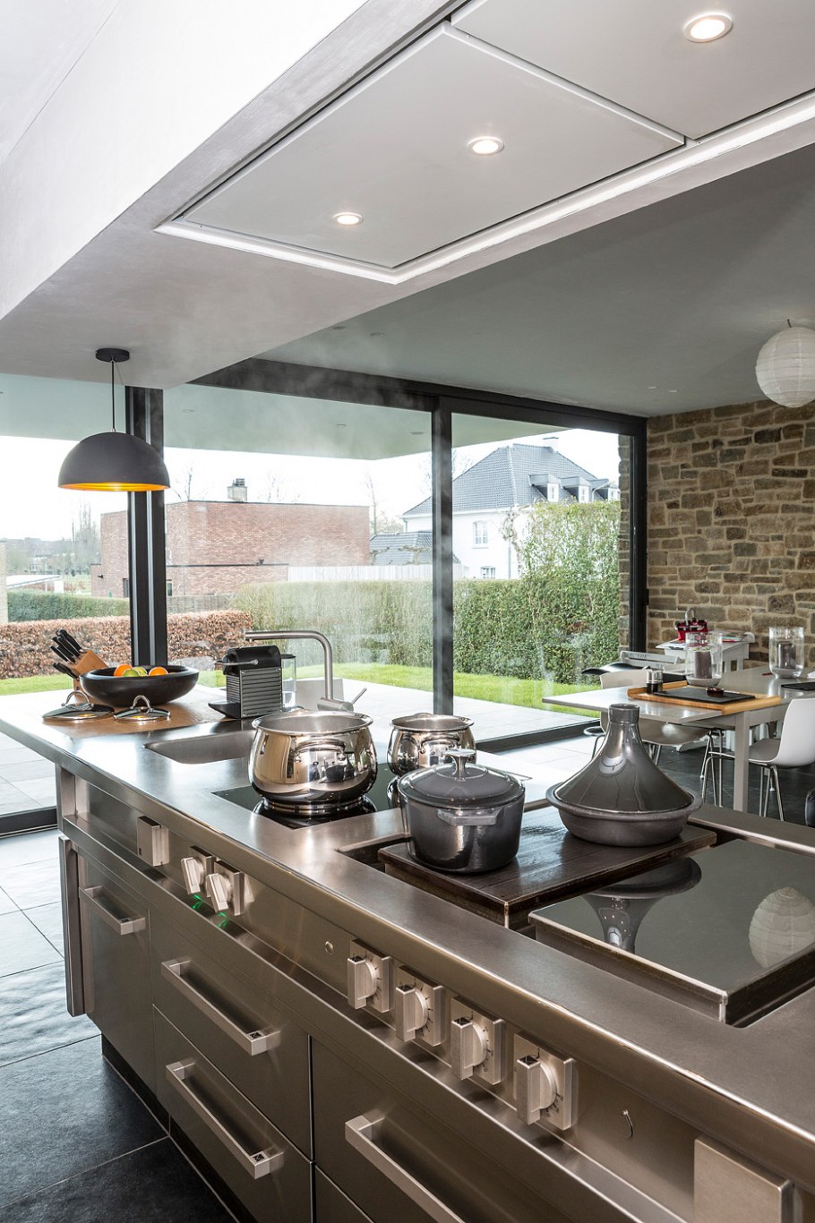 Современная профессиональная кухня