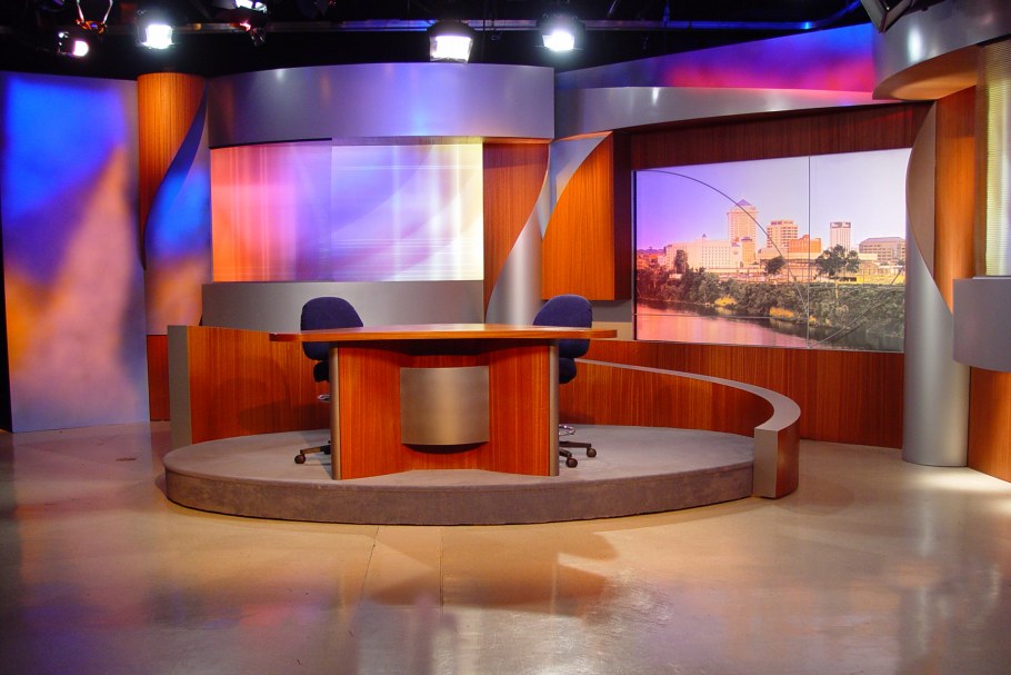 Стол для студии телевидения