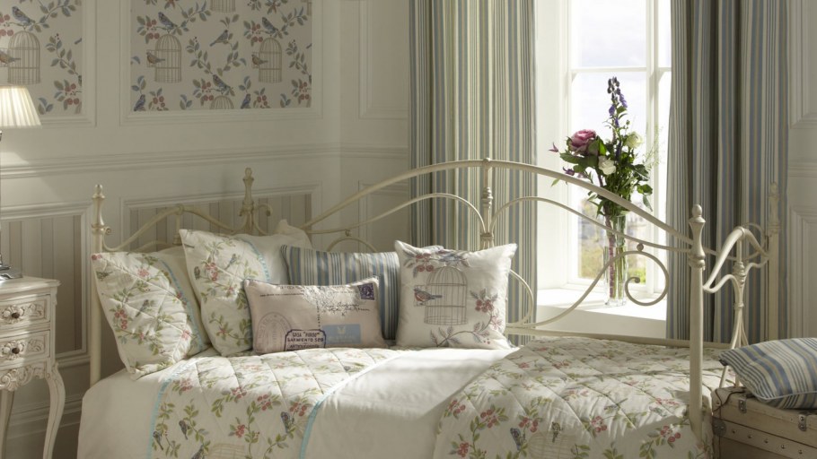 Спальни в стиле Прованс лавандового цвета