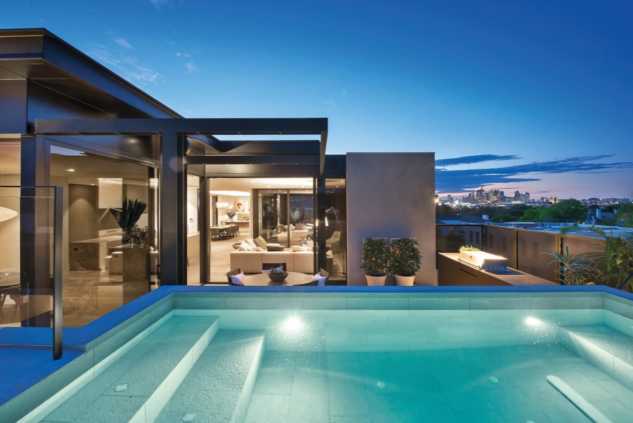 Пентхаус с бассейном на крыше