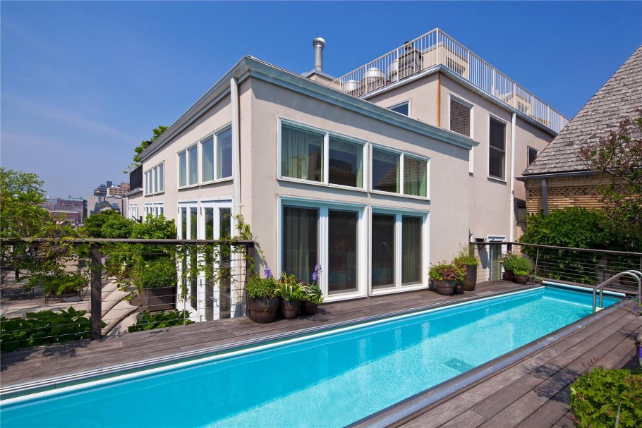 Четырёхэтажный особняк с бассейном в Нью-Йорке