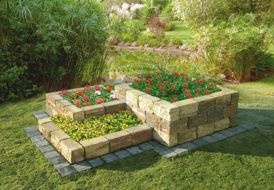 Многоярусная клумба для цветов