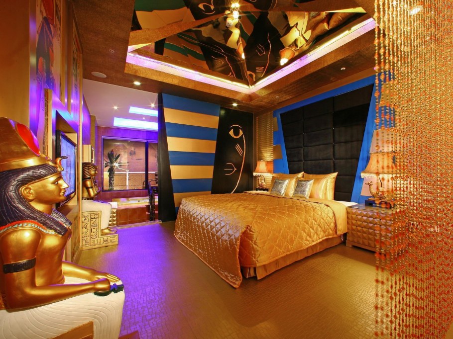 Кресло в египетском стиле