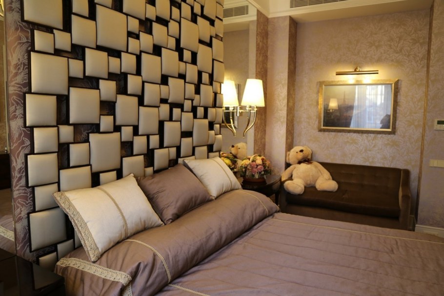 Покрасить стены в комнате вместо обоев