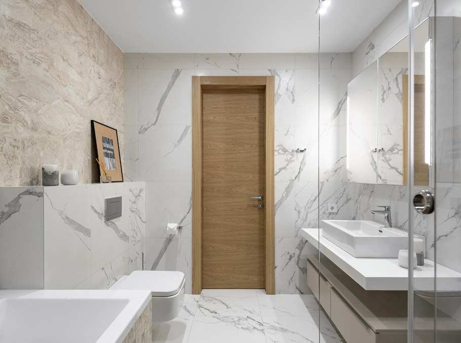 Деревянный потолок в ванной