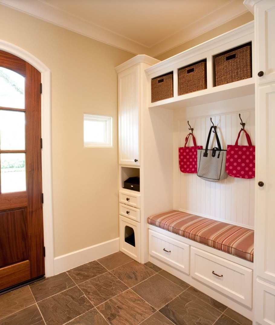 Уютная маленькая прихожая