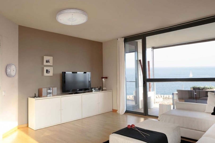 Гостиная с панорамными окнами