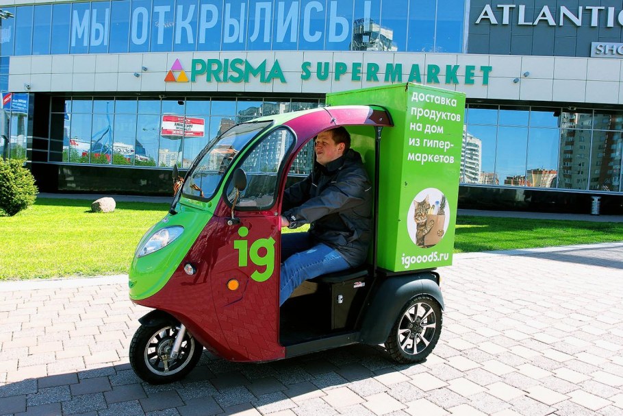 Porsche 911 по дороге кабриолет