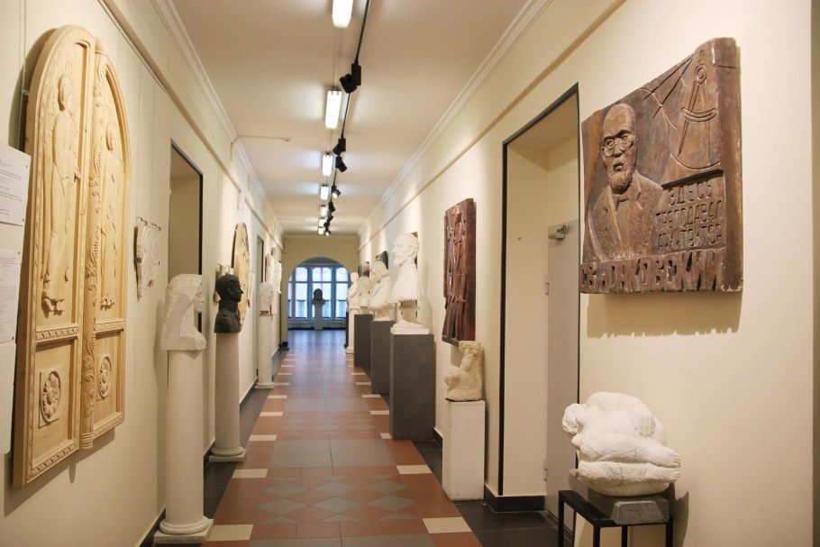 МГХПА Строганова здание