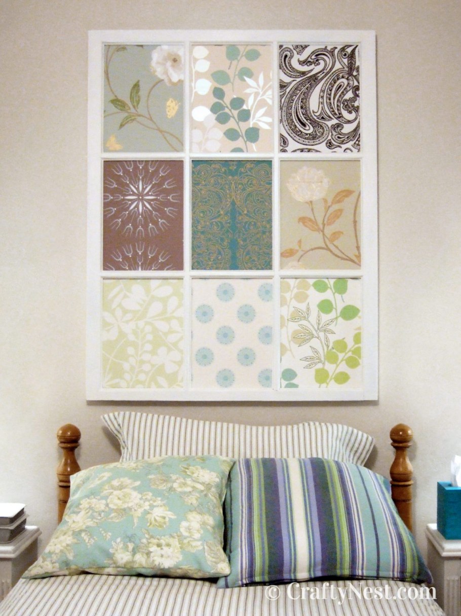 Ткань в рамке на стене