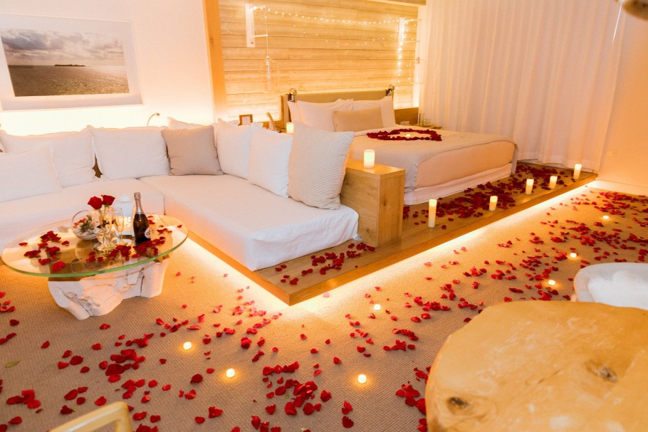 Романтическое украшение спальни