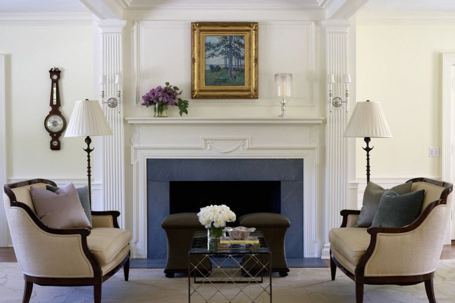 Полуколонны в интерьере гостиной