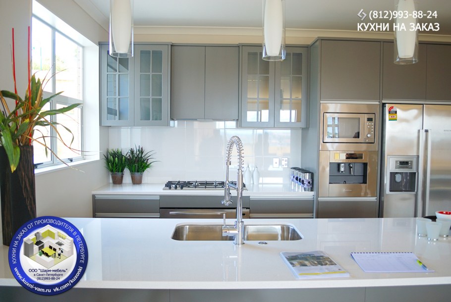 Белая кухня икеа фартук стекло