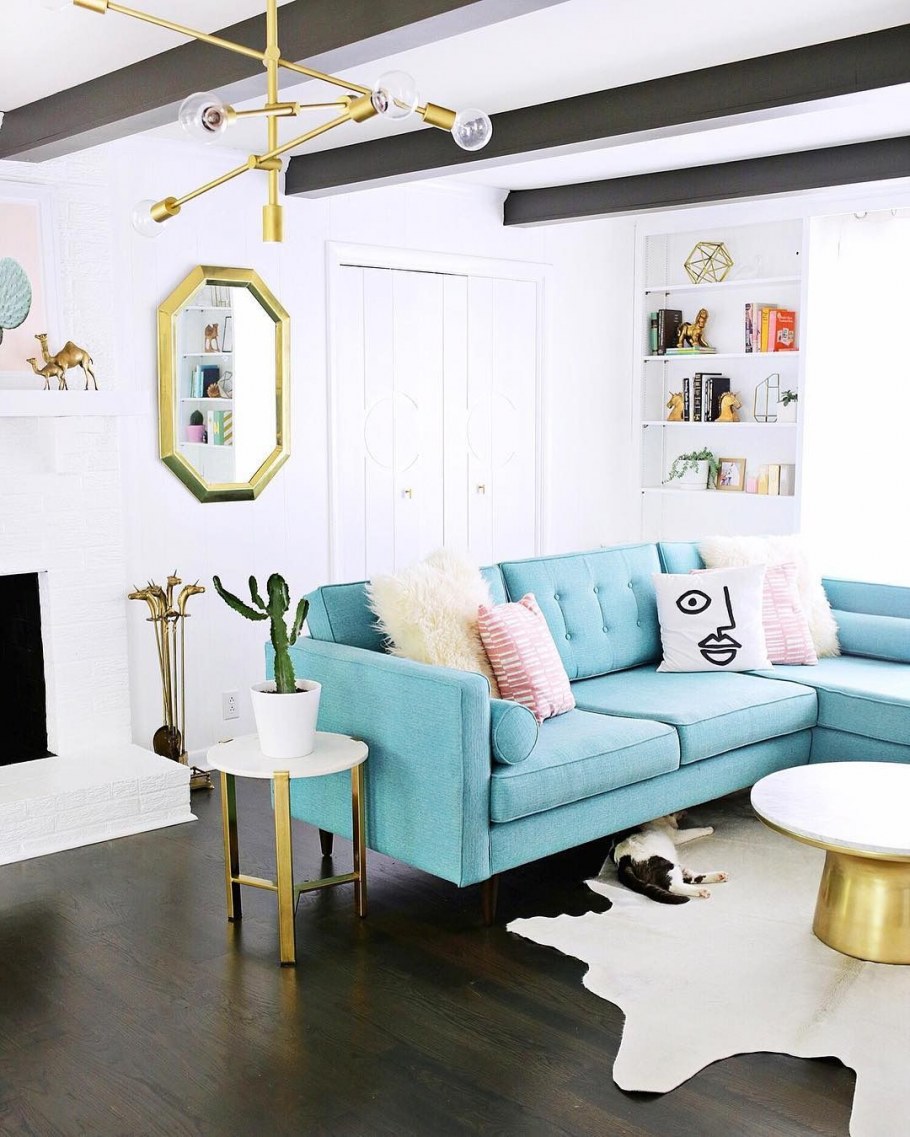 Диван цвета морской волны