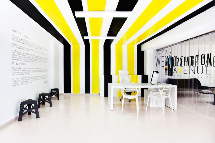 Черно желтый интерьер офиса