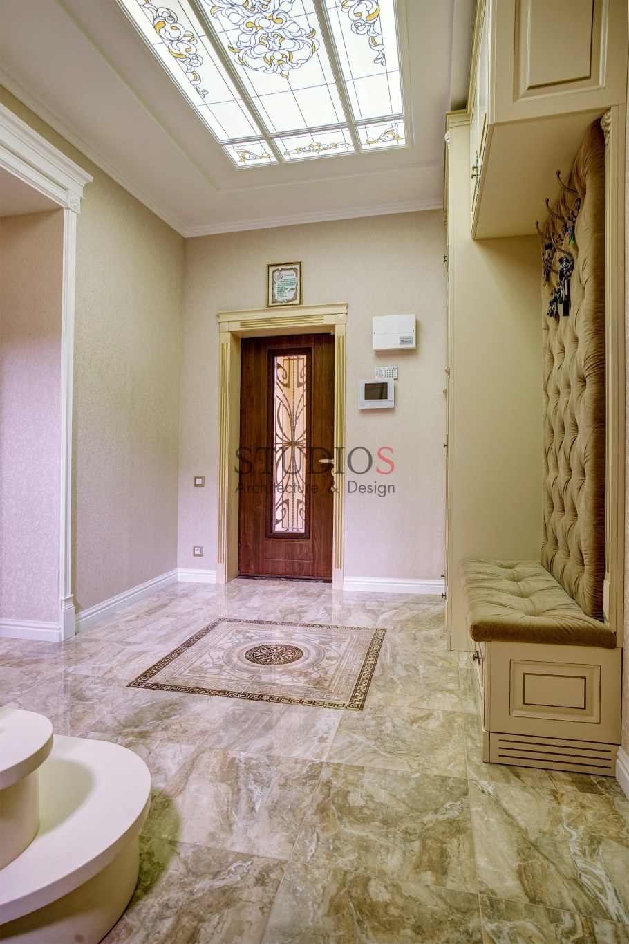 Интерьер прихожей в светлых тонах