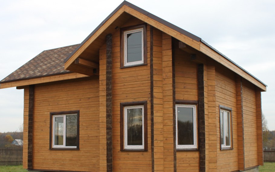 Дом цвета сосна