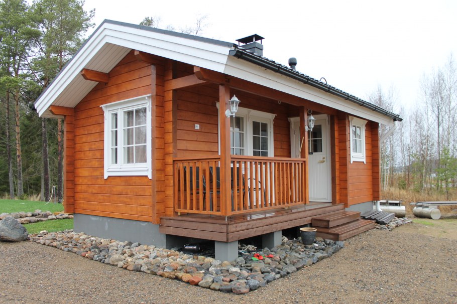 Дом цвета орех