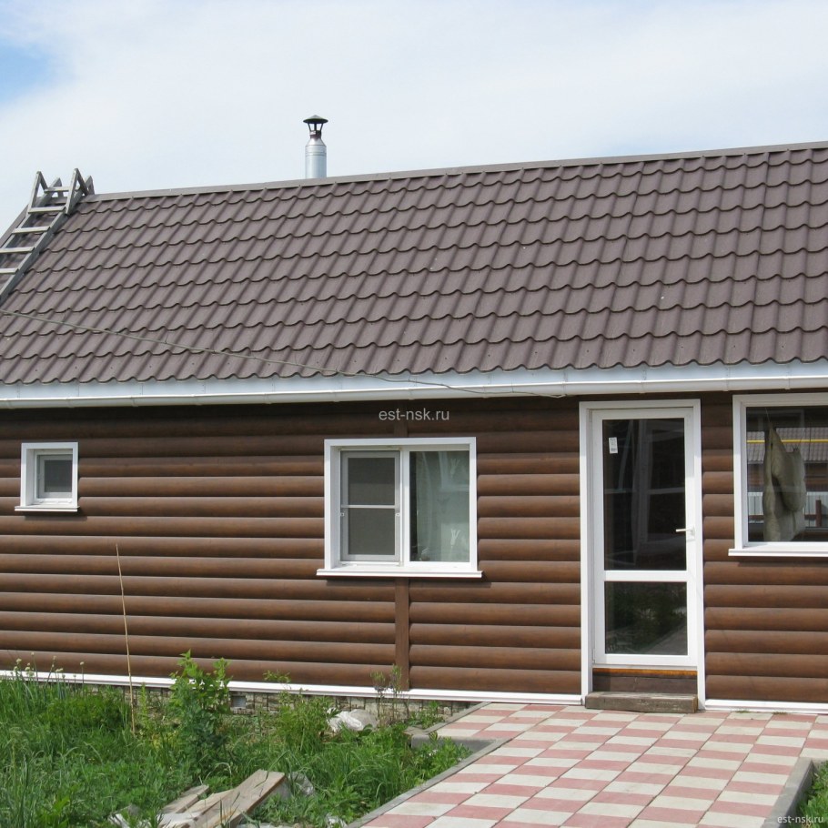 Оранжевый деревянный дом