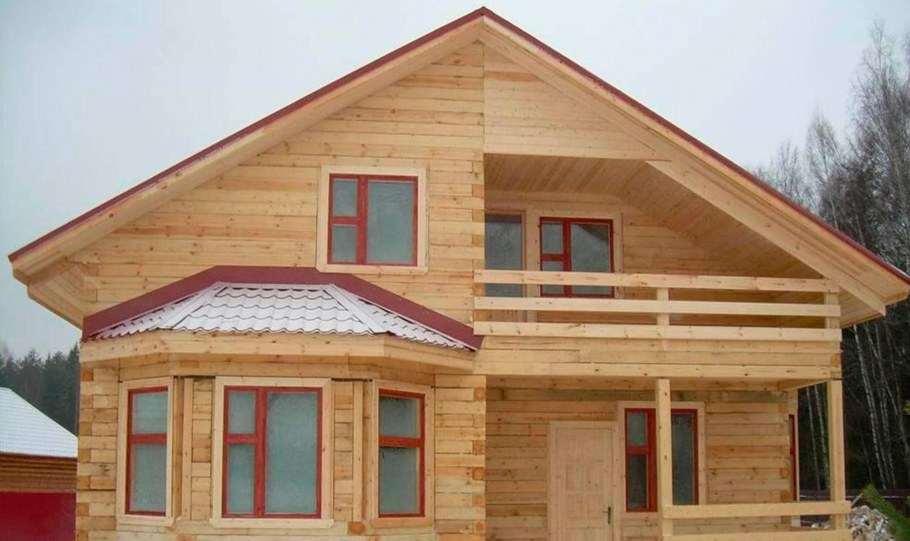 Дом из непрофилированного бруса