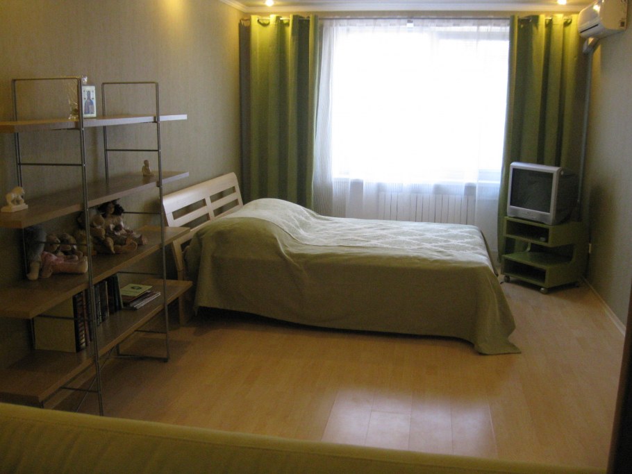 Обычная комната с кроватью