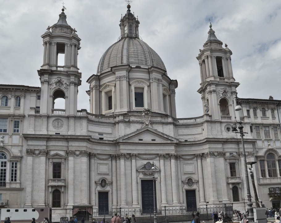 Церковь Сан Карло на площади Навона