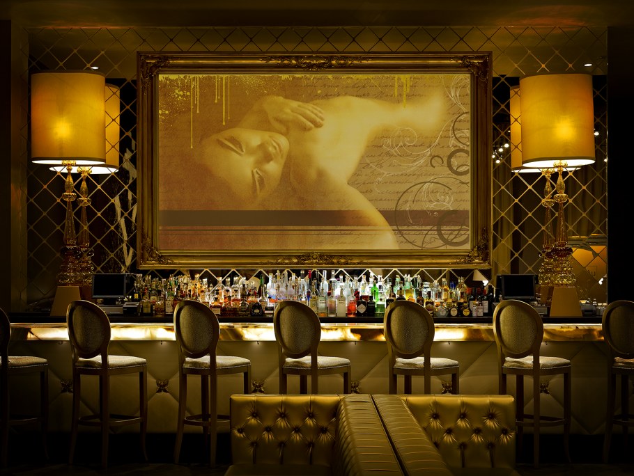 Ресторан с колоннами