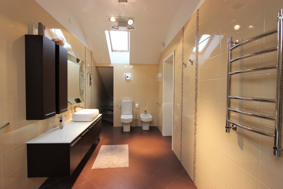 Санузел гостевой в загородном доме