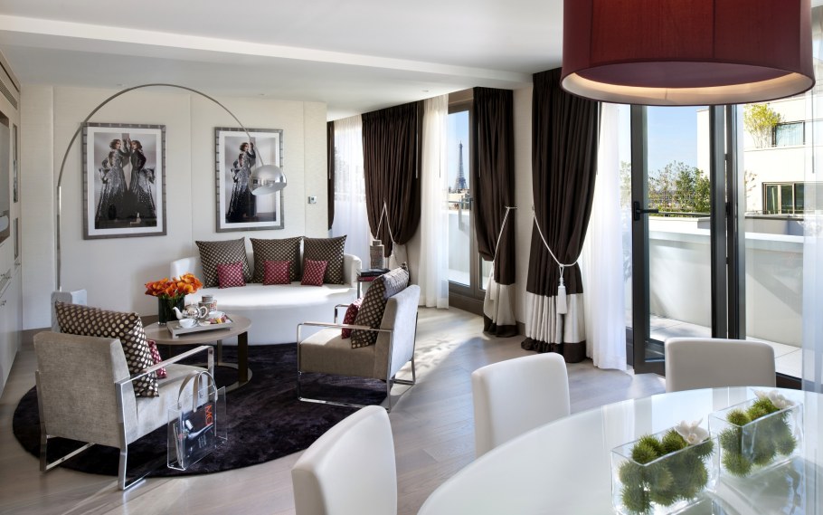 Шторы в интерьере арт деко гостиной