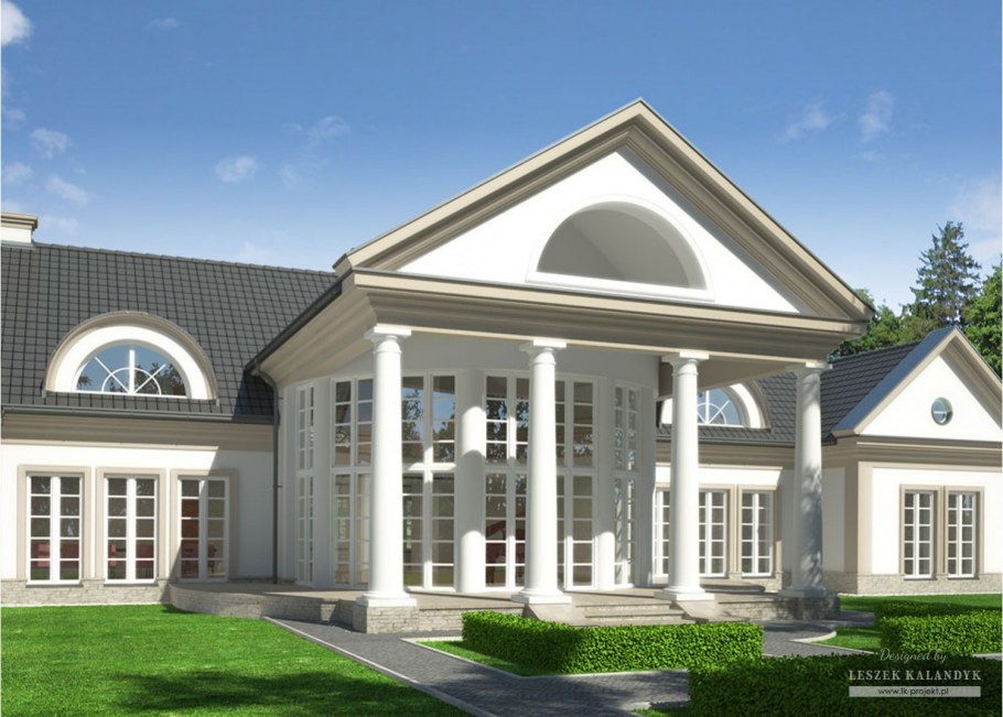 Современный дом с колоннами