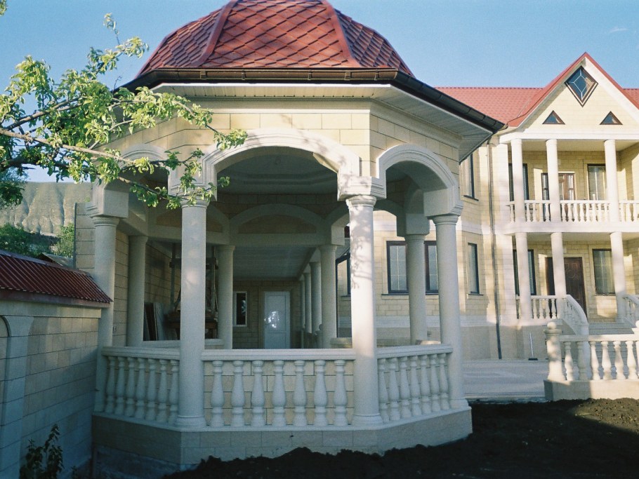 Ротонда из дагестанского камня