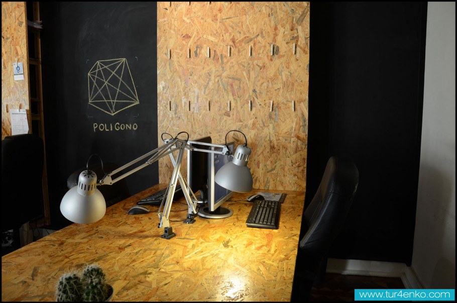 ОСБ на стенах для офиса декор