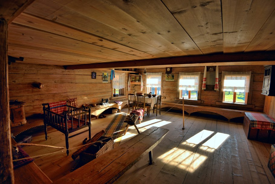 Шкаф в русской избе