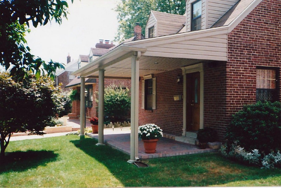 Крыльцо под крышей