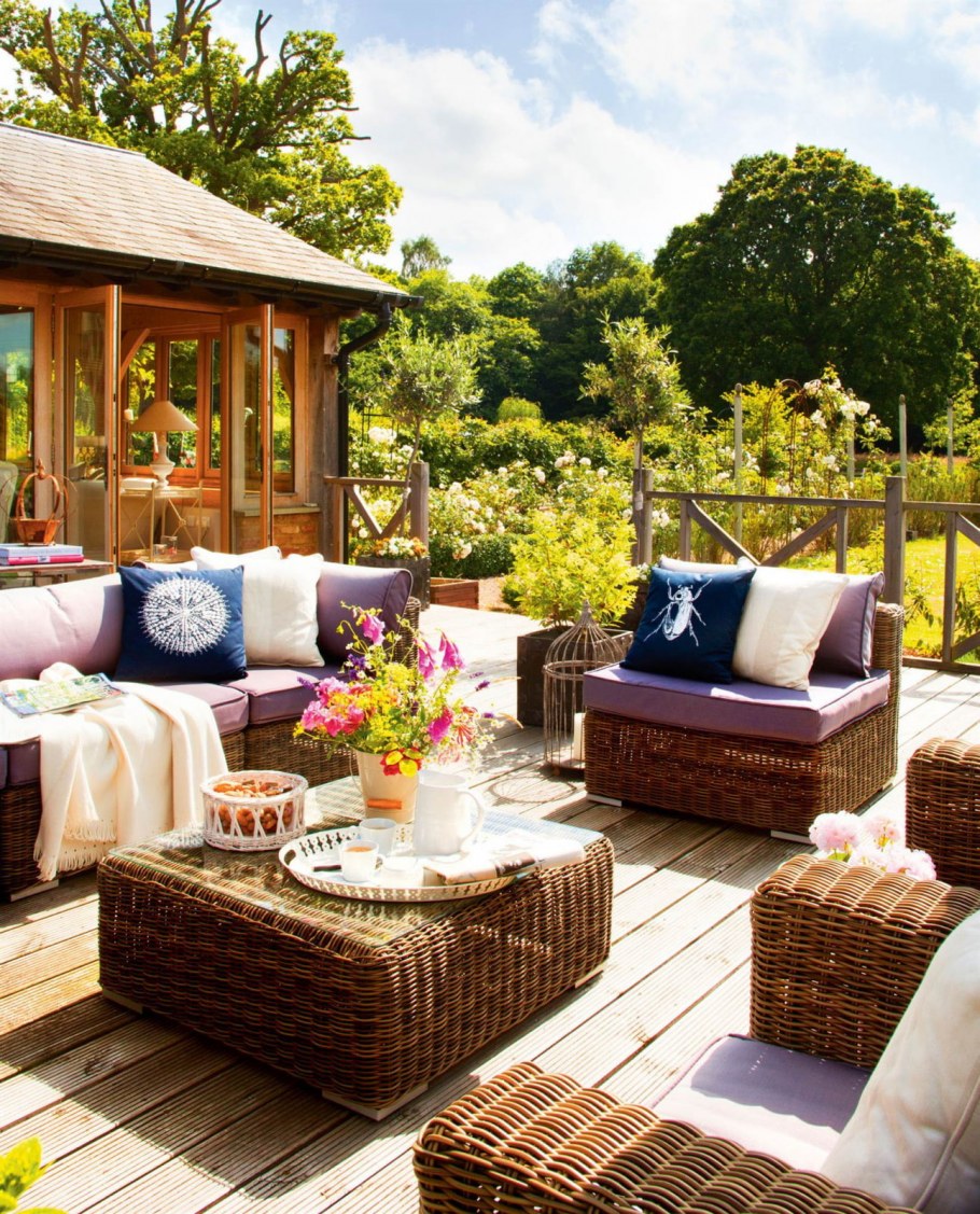 Уютная веранда на даче