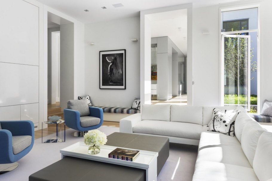 Гостиная в белых тонах