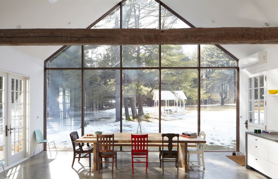 Дом с витражными окнами