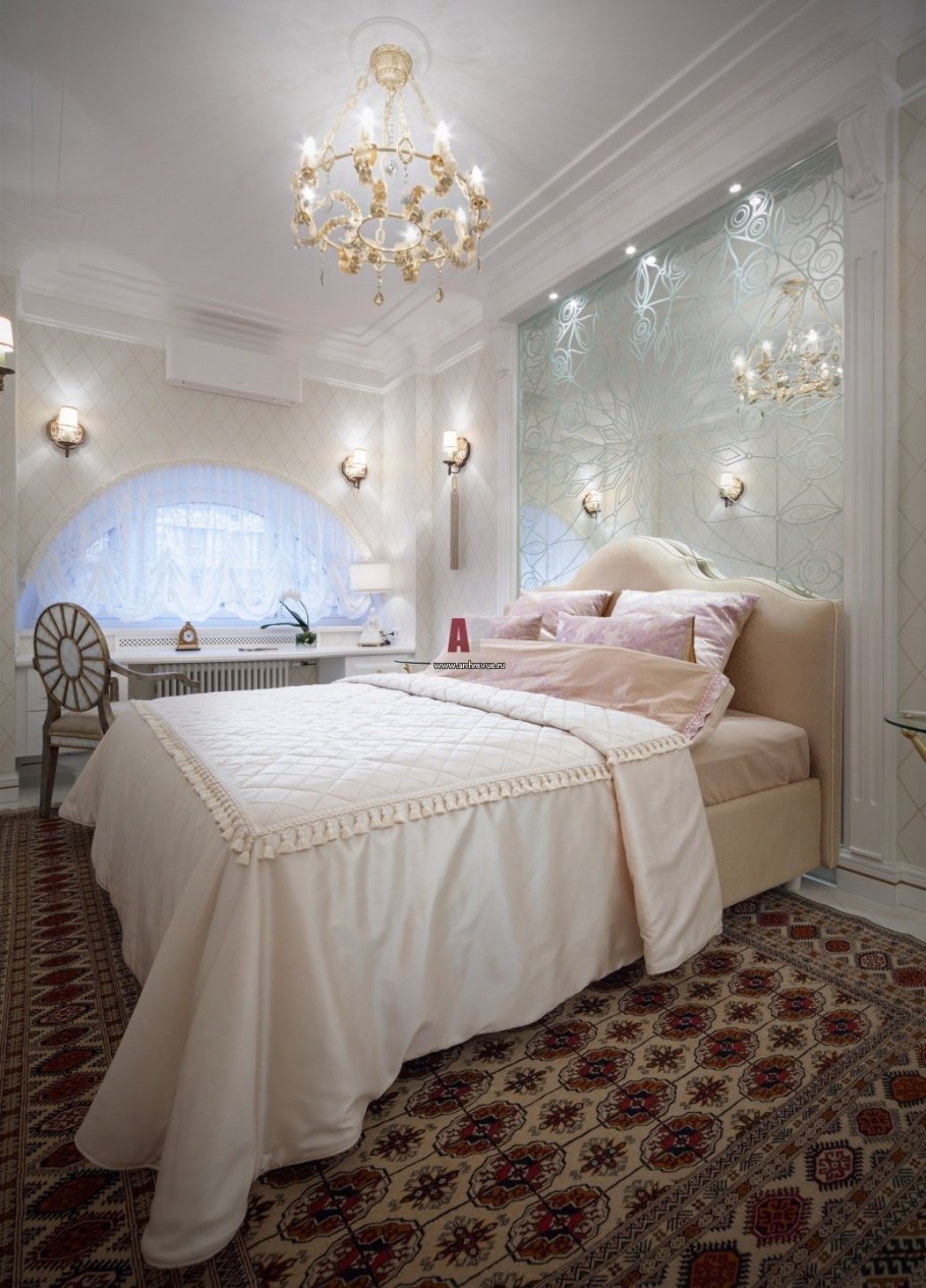 Спальня в неоклассическом стиле в светлых тонах